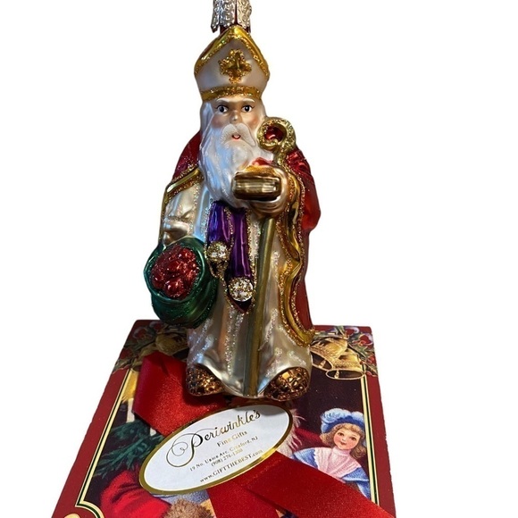 OLD WORLD CHRISTMAS CHRISTMAS TREE ORNAMENT PRIEST WITH BOX - Picture 9 of 10